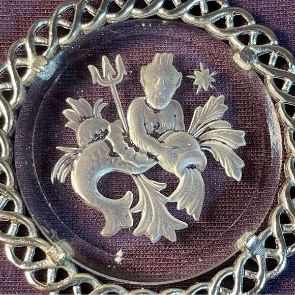 Vintage Etched Glass Zodiac Aquarius Pendant  & Necklace signed Crown TRIFARI - Picture 7 of 8